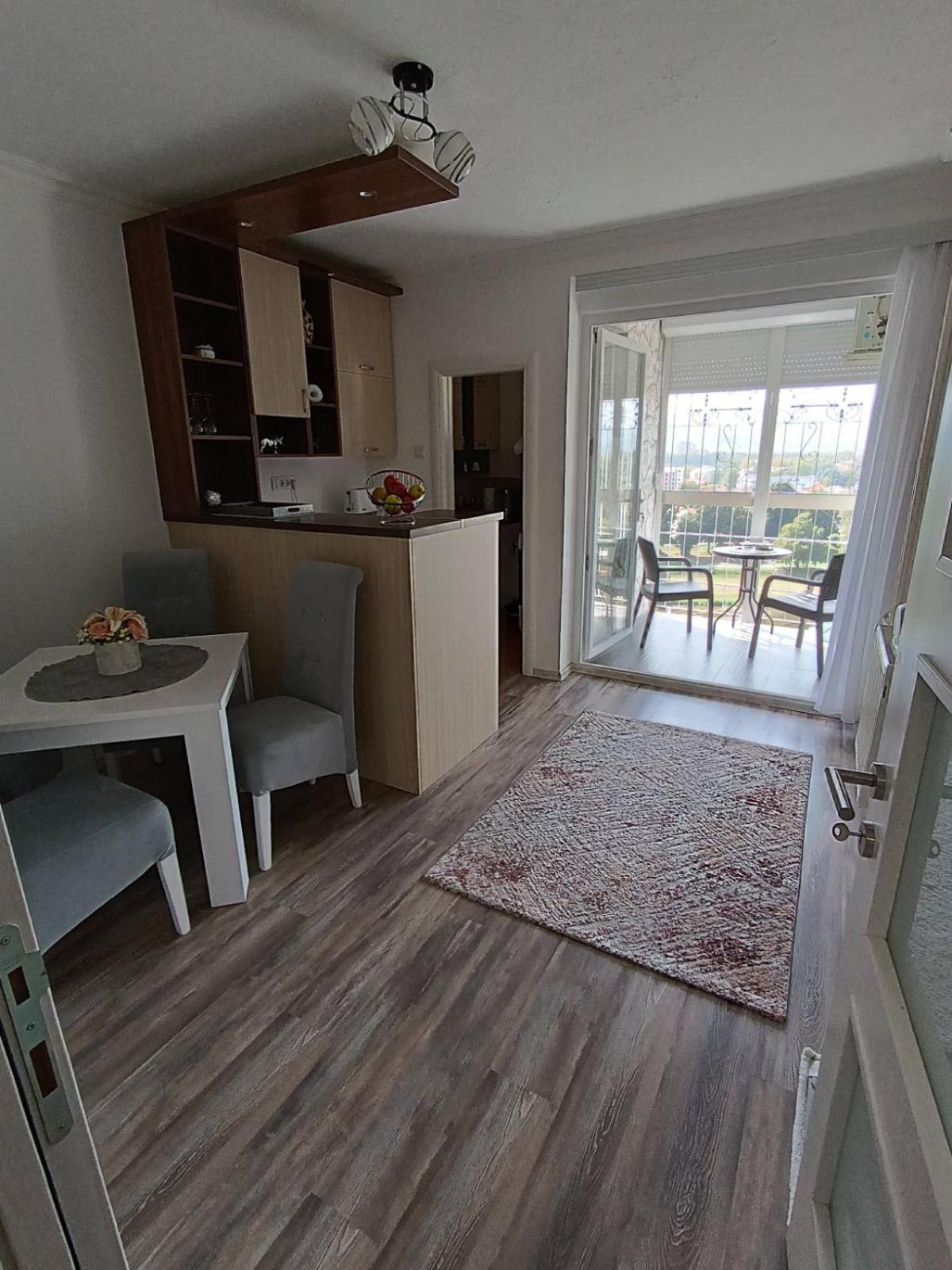 Vemiur Lägenhet Čačak Exteriör bild